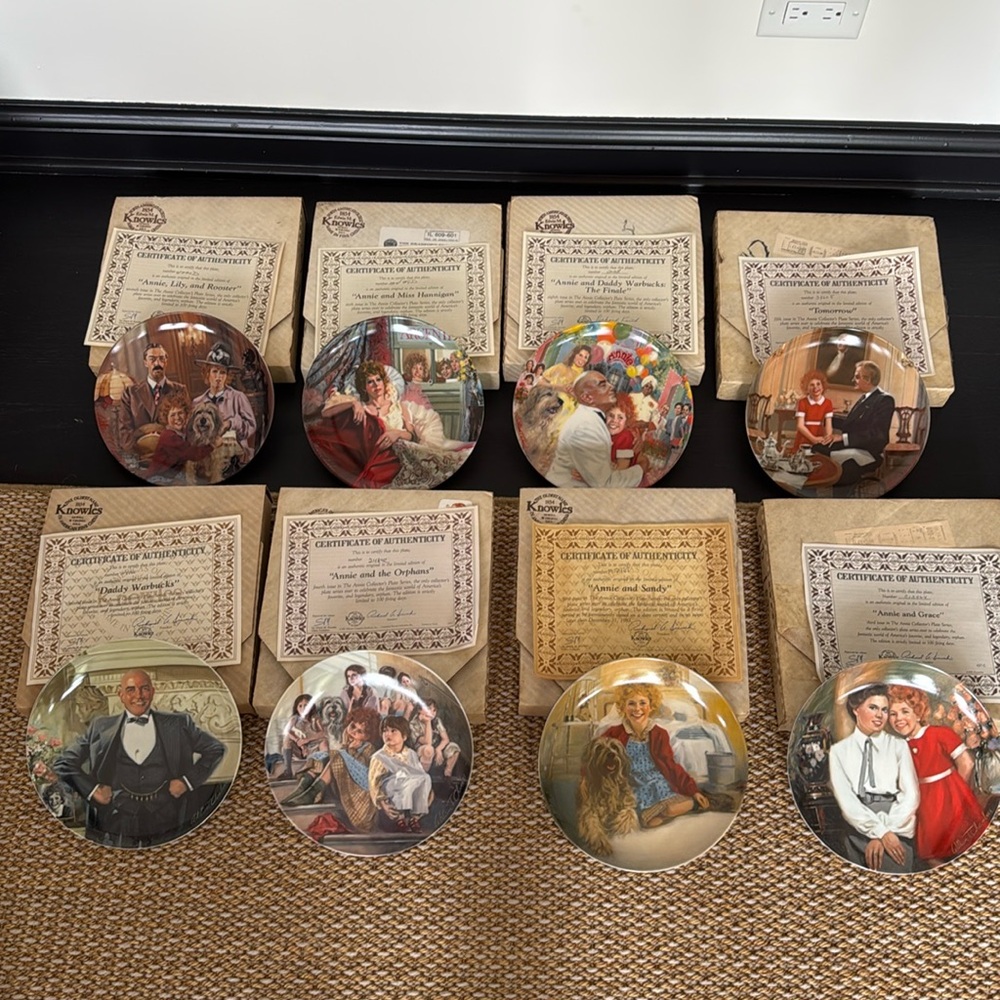 Full set Knowles Bradford Exchange Annie Collectors Plate Series 8 Plates